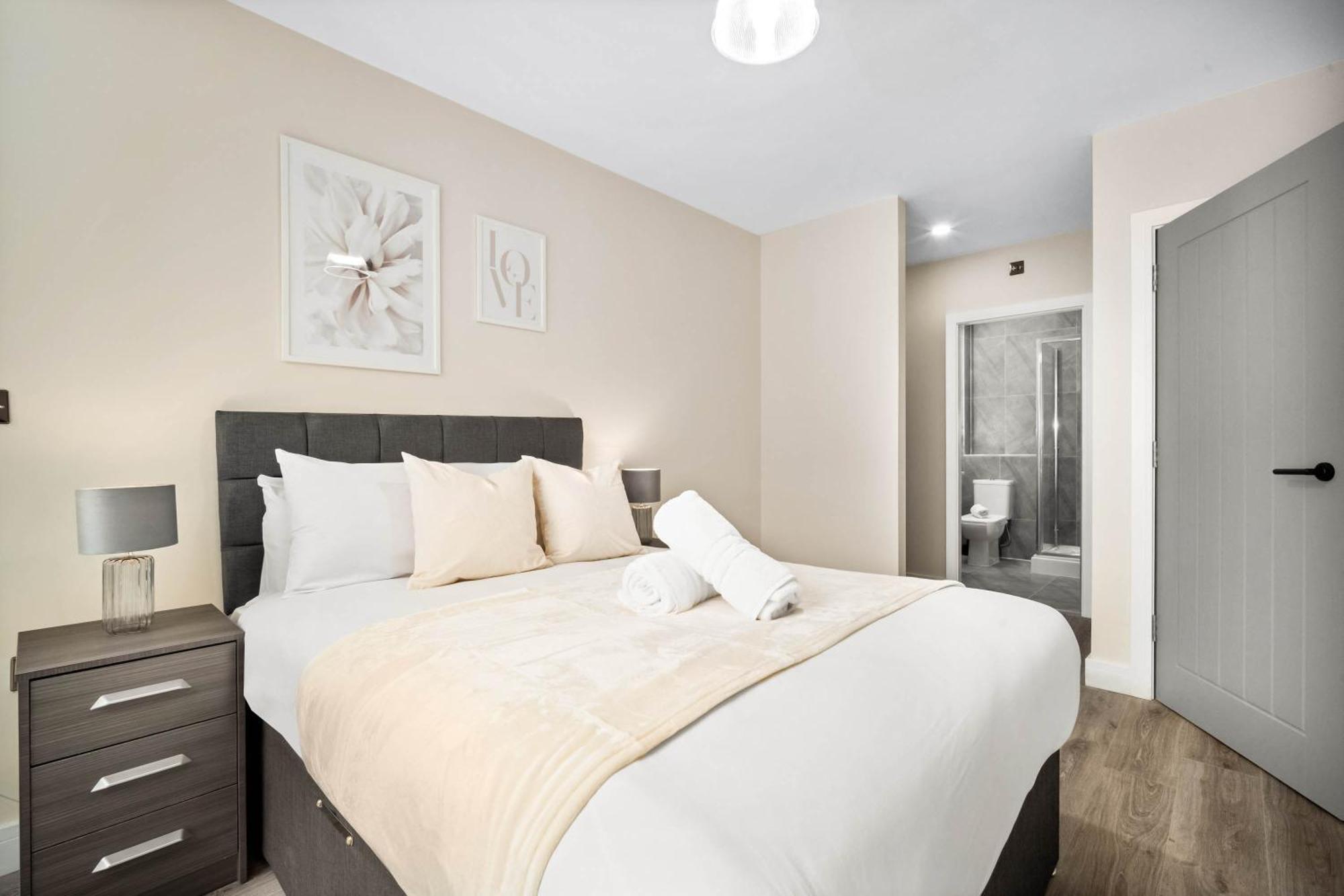 Luxury Two Bedroom - Centre - New Executive Development - Rated - Jq 6ah